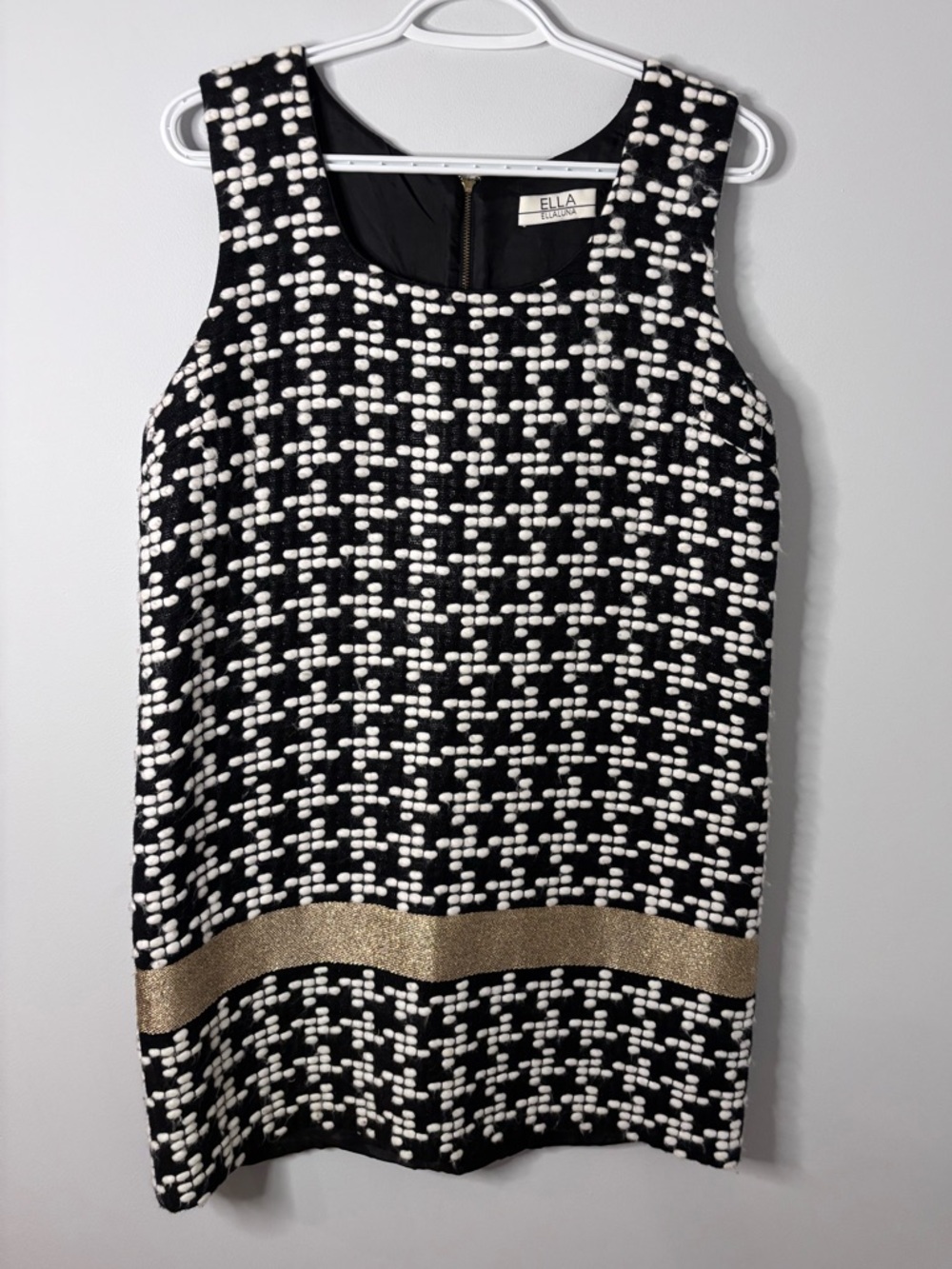 Ella Luna Black and White Patterned Sleeveless Dress with Gold Band - Picture 2 of 7